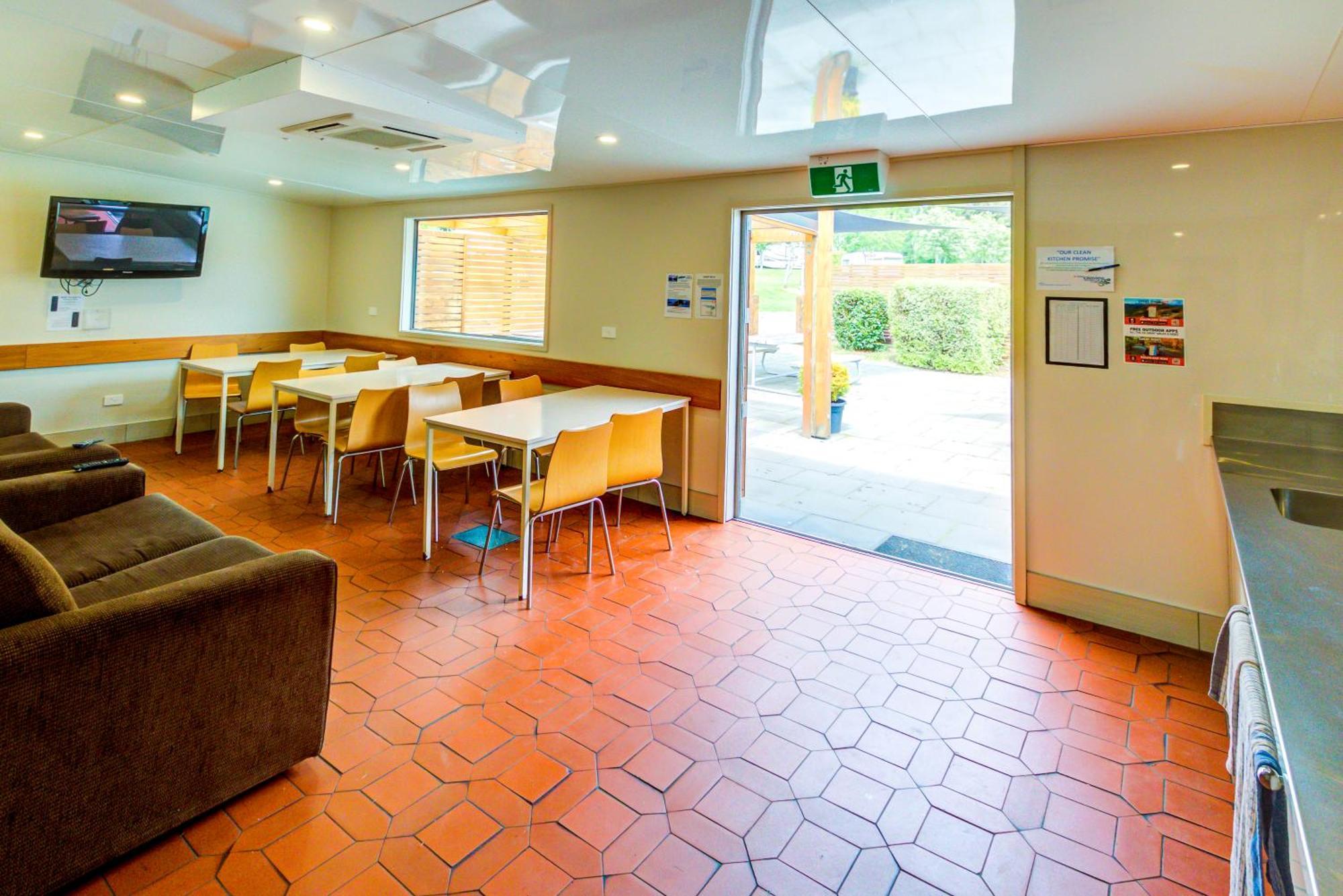 Te Anau Lakeview Holiday Park & Motels Dış mekan fotoğraf