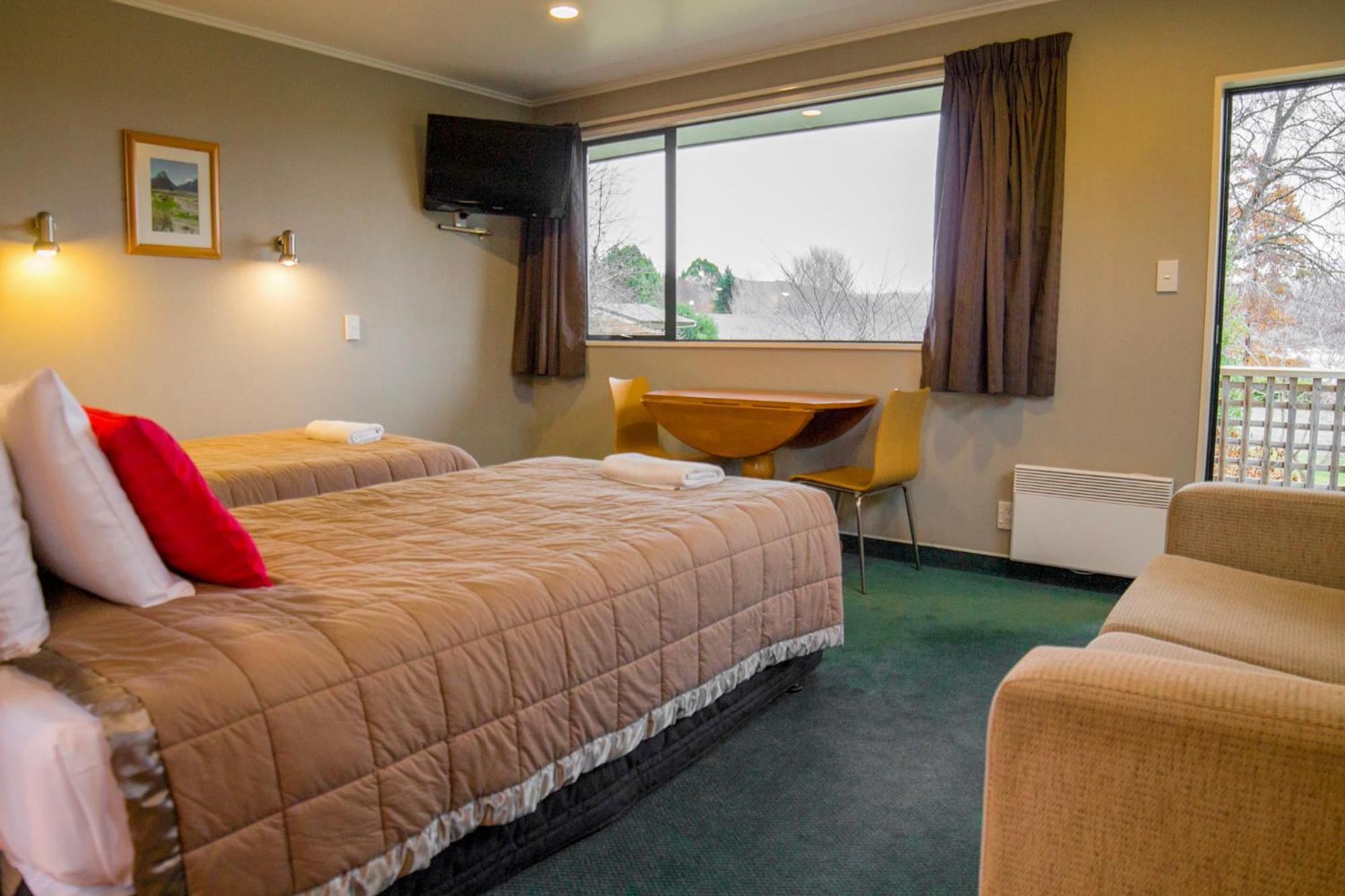 Te Anau Lakeview Holiday Park & Motels Dış mekan fotoğraf