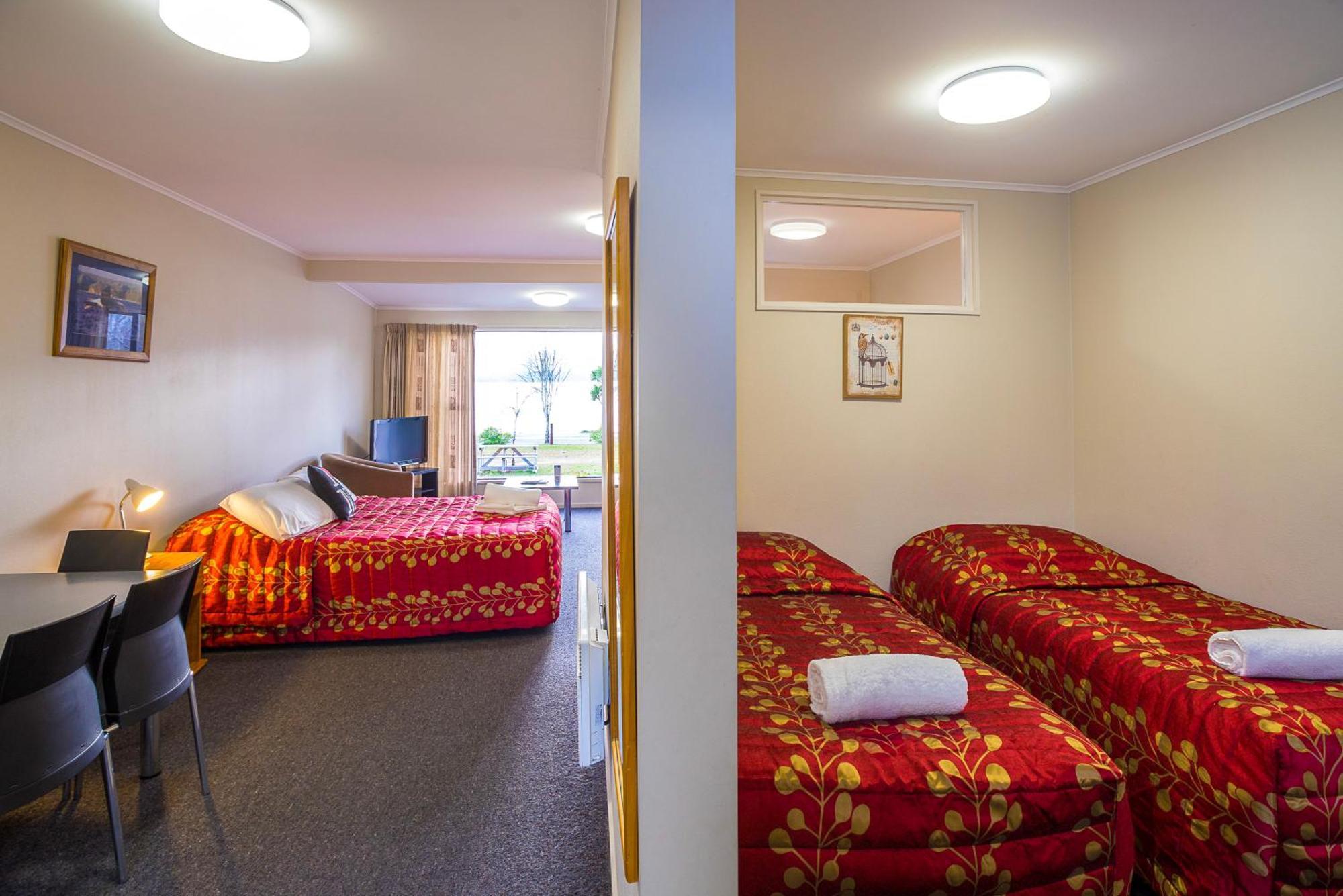 Te Anau Lakeview Holiday Park & Motels Dış mekan fotoğraf