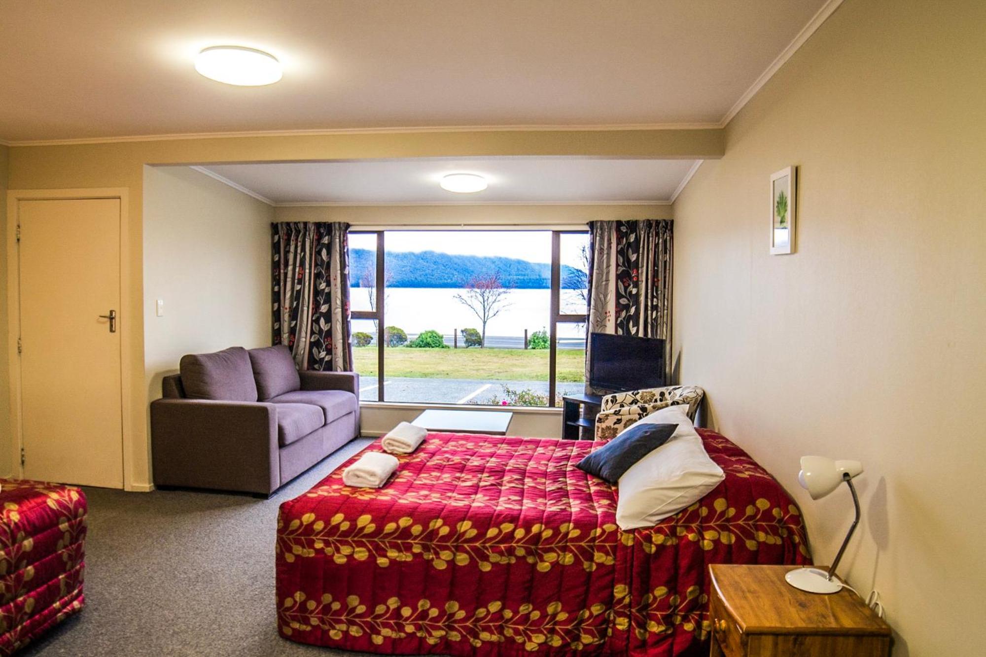 Te Anau Lakeview Holiday Park & Motels Dış mekan fotoğraf